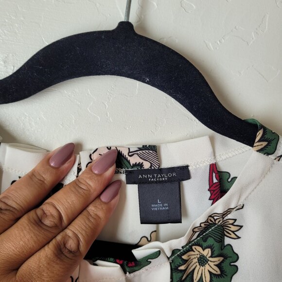 Ann Taylor Factory Floral Sleeveless Blouse - Picture 2 of 6